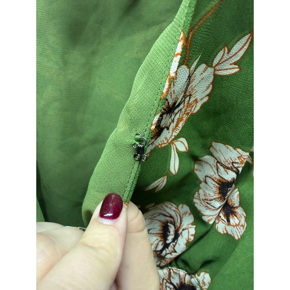 NWT‎ ASTR The Label Green Floral Pleated Sleeve Wrap Blouse Size M - Picture 9 of 10